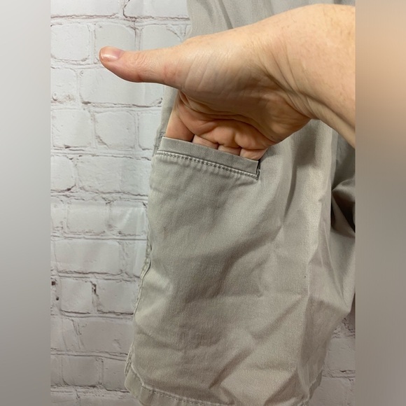 Wrangler Mens Size 34 Light Gray  Flat Front side leg Pocket Shorts - Picture 2 of 3